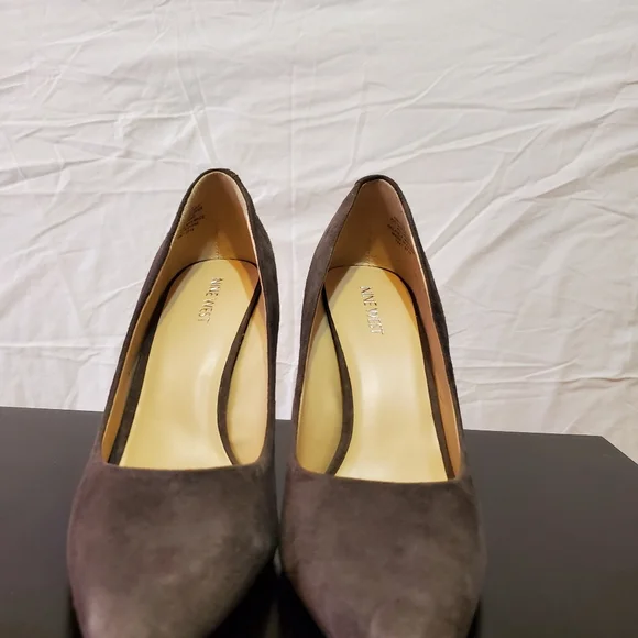 Pumps - Picture 3 of 5